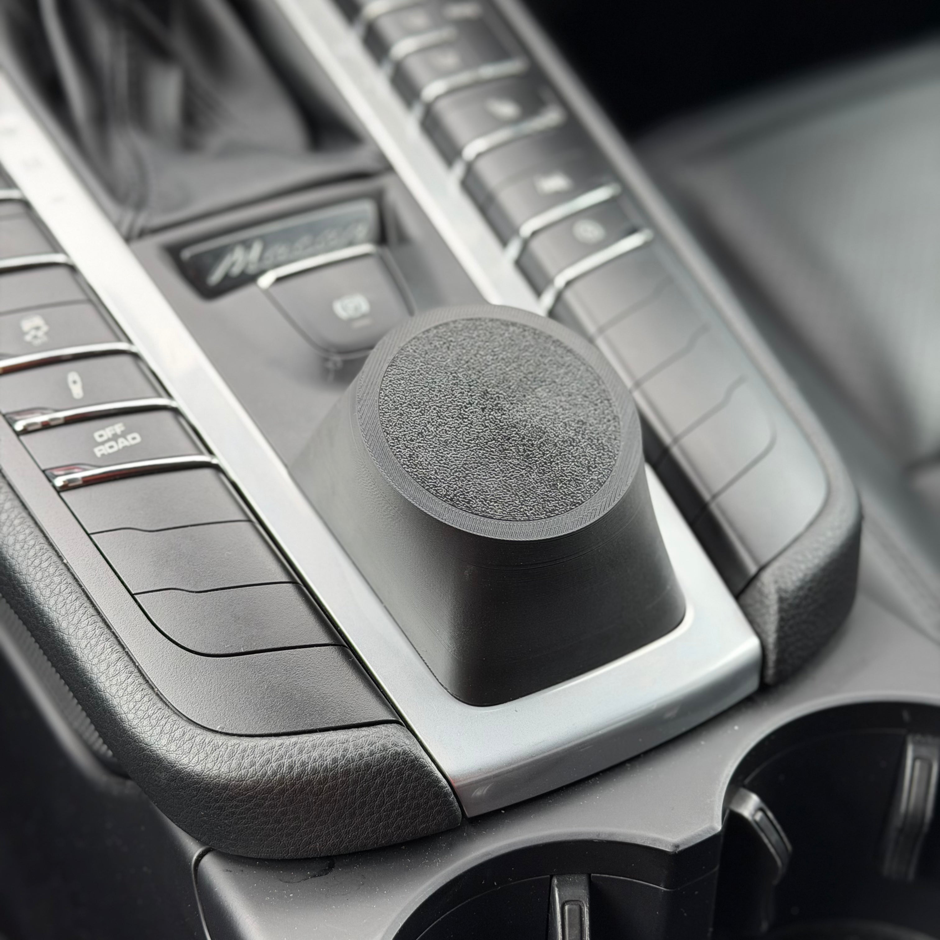 MagSafe Phone Holder/Charger for Porsche Macan (95B.1, 95B.2)
