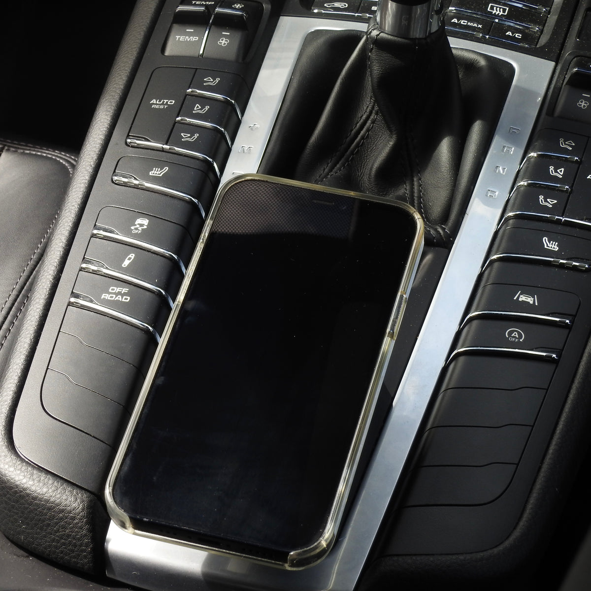 MagSafe Phone Holder/Charger for Porsche Macan (95B.1, 95B.2)